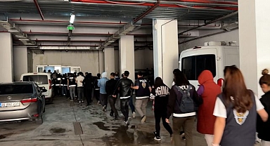 Binlerce kişinin banka hesaplarını ele geçirdiler