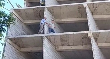 Canına kıymak isteyen şahsı inşaat bekçisi kurtardı