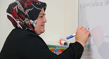 Çocukluk hayalini gerçekleştirdi, okuma yazma öğrendi