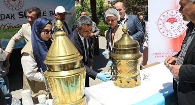 Erzurum'da vatandaşlara süt dağıttılar!