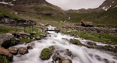 Erzurum-Rize sınırındaki zirveler doğaseverleri bekliyor