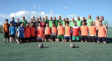 Futbolun emektarlarına davullu zurnalı turnuva