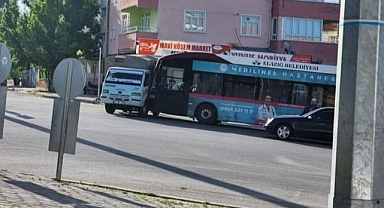 Halk otobüsü ile pikap çarpıştı!