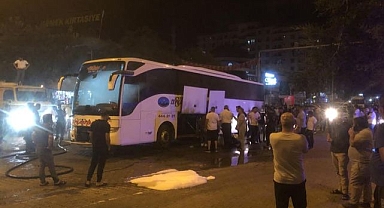 İçinde 44 yolcusu bulunan otobüs alev aldı