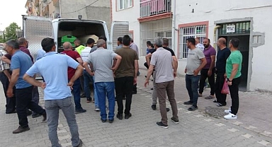 İnfaz koruma memuru evinde ölü bulundu