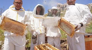  Kadınlar arı sütü üretecek