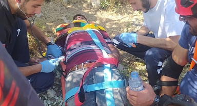 Kayalıklarda mahsur kalan şahsı AFAD kurtardı