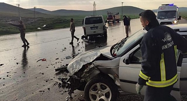 Kaygan yolda zincirleme kaza: 5 yaralı