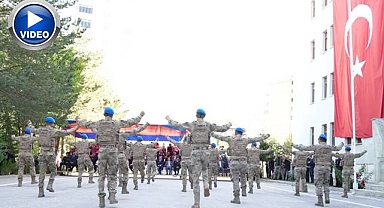 Komandoların zeybek şovu tam not aldı