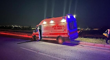 Kontrolden çıkan ambulans refüje çıktı