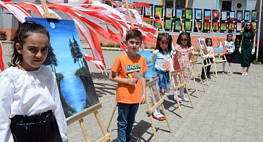 Minik ressamlar hünerlerini konuşturdu