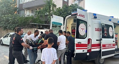 Motosiklet ile otomobil çarpıştı: 1’i ağır 2 yaralı