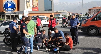 Otomobille çarpışan motosiklet sürücüsü ağır yaralandı
