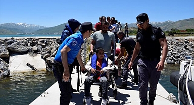 Özel öğrenciler polis botuyla gezintide...