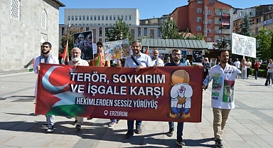 Sağlık çalışanları Gazze için yürüdü