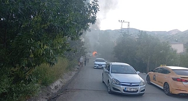 Seyir halindeki otomobil alevlere teslim!