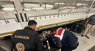Tırdan kilolarca uyuşturucu çıktı