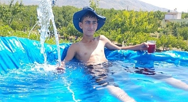 Toprağı kazıp brandadan havuz yaptılar