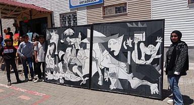 Ünlü ressamlara taş çıkarttılar