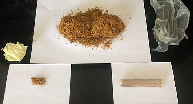 Uyuşturucuyla yakalanınca yakayı ele verdi