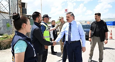 Vali Çiftçi görev başındaki ekiplerle bayramlaştı