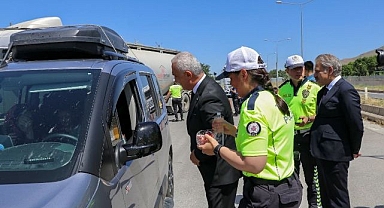 Vali'den görev yapan ekiplere ziyaret