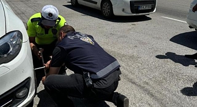 Vatandaşın yardımına polisler koştu