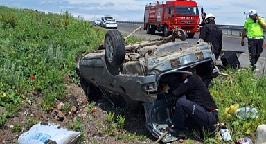 Yoldan çıkan araç takla attı!