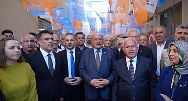 AK Parti İl Başkanlığında bayrak değişimi