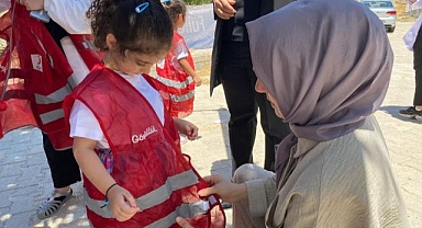 Anaokulu öğrencilerinden yürekleri ısıtan davranış