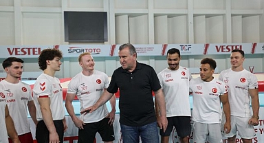 Bakan Bak'tan sporculara destek ziyareti