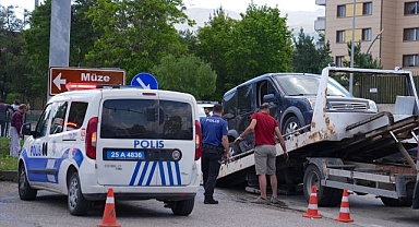 Erzurum'da 2 araç birbirine girdi! 8 kişi yaralandı