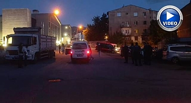 Erzurum’da cadde ortasında bıçaklı kavga