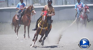 Erzurum'da cirit müsabakaları nefes kesti