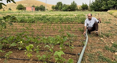 Görme engeline rağmen yılmadı! 10 yıldır köyünde tarım yapıyor