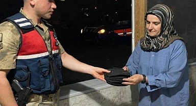 Para dolu çanta sahibine teslim edildi