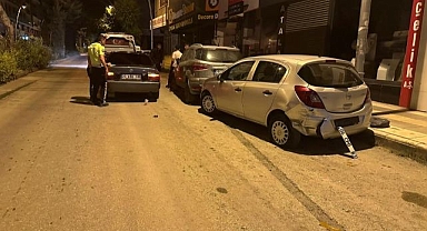 Park halindeki araçlara daldı!