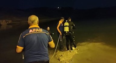 Serinlemek için girdiği nehirde boğuldu