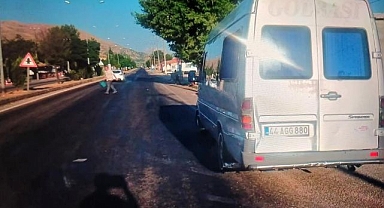 Tır ile minibüs çarpıştı