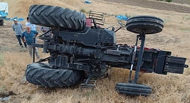 Traktör devrildi, sürücü yara almadan kurtuldu