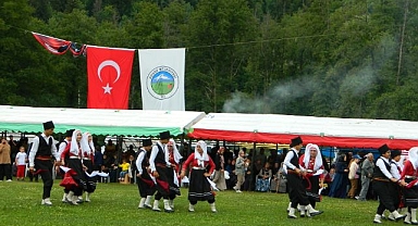 Yağmura rağmen festival coşkusu devam etti