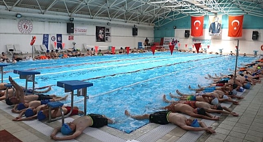 Yüzme bilmeyen çocuklar spora kazandırılıyor