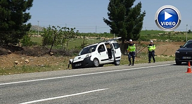 Araç şarampole devrildi: 2 yaralı