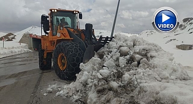 Bahar ayında kar mesaisi sürüyor
