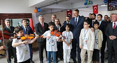 Bilim ve sanat sergisi ziyarete açıldı