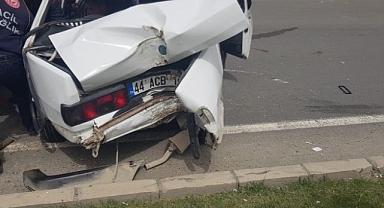 Çekici ile çarpışan Tofaş kağıt gibi ezildi