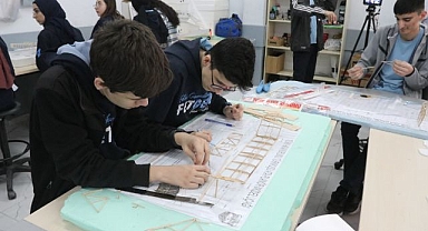 Depremzede öğrenciler TEKNOFEST'e hazırlanıyor