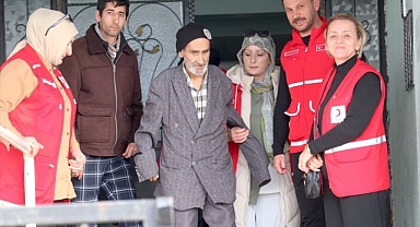 Engelli oğluyla yaşayan babaya ev sürprizi