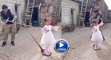 Erzurum'da baba ve kızının oyunu yürekleri ısıttı