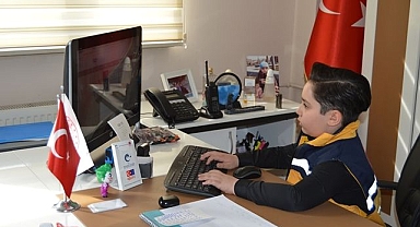 Başhekim koltuğunu öğrenciye devretti